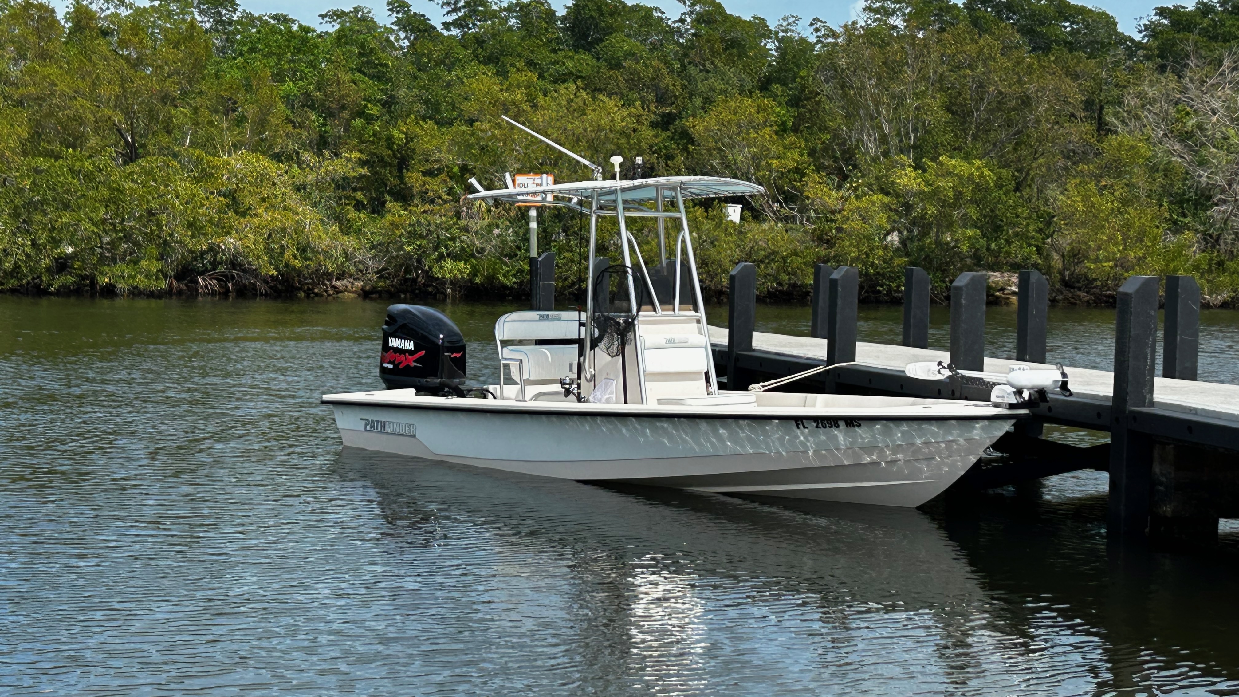 22ft Pathfinder bay boat used for inshore fishing charters on Biscayne Bay Miami Florida